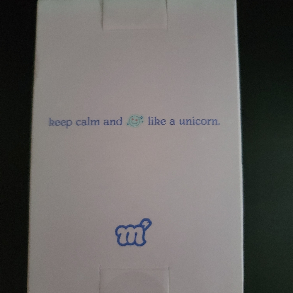 Gen 1/Gen 2 AirPod case with clip - Picture 3 of 3